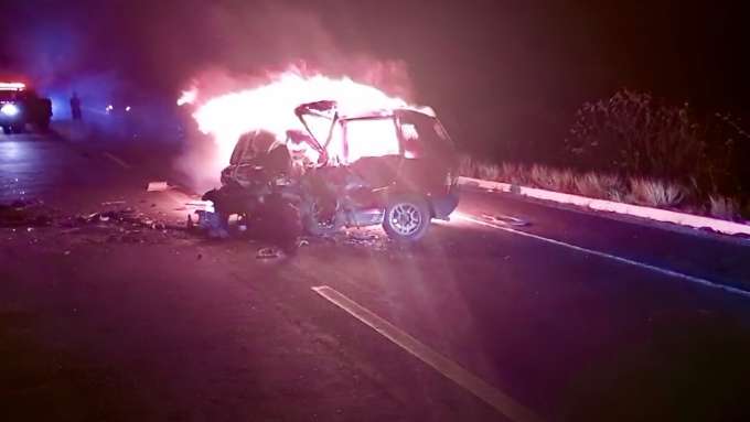 Grave acidente com carro incendiado e vítima fatal na BR-304 entre Angicos e Assú