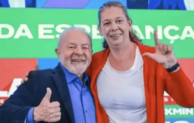 [VIDEO] Lula demite Ana Moser do Ministério do Esporte para dar pasta ao PP