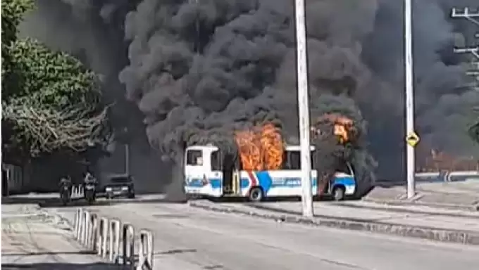 Urgente: Rio tem onda de ataques após morte de miliciano