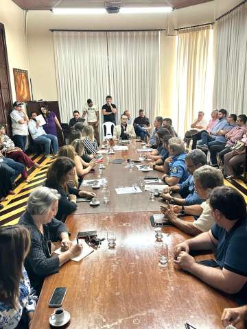 Prefeito interino, Eriko Jácome se reúne com secretários para discutir medidas emergenciais para enfrentar chuvas em Natal