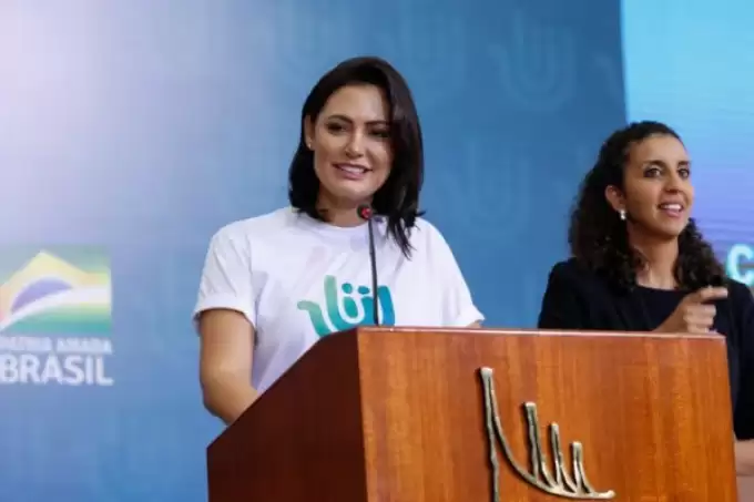 Michelle Bolsonaro dá entrada em hospital e suspende agenda dos próximos dias