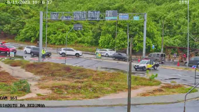 [VÍDEO] Buracos interditam um dos trechos da Ponte Newton Navarro