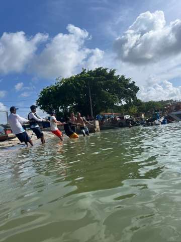 Perrengue Chic em Pirangi: Lancha afunda