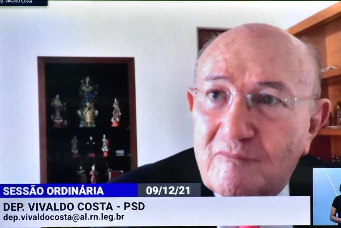 Vivaldo Costa requer implantação de programa que combata a mortalidade materna