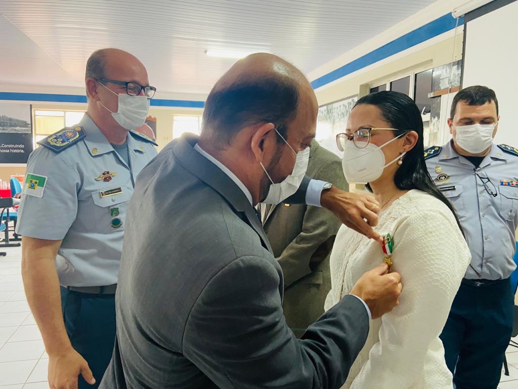 Governador do Instagram, Antenor Roberto tira foto na PM, enquanto insegurança domina Estado