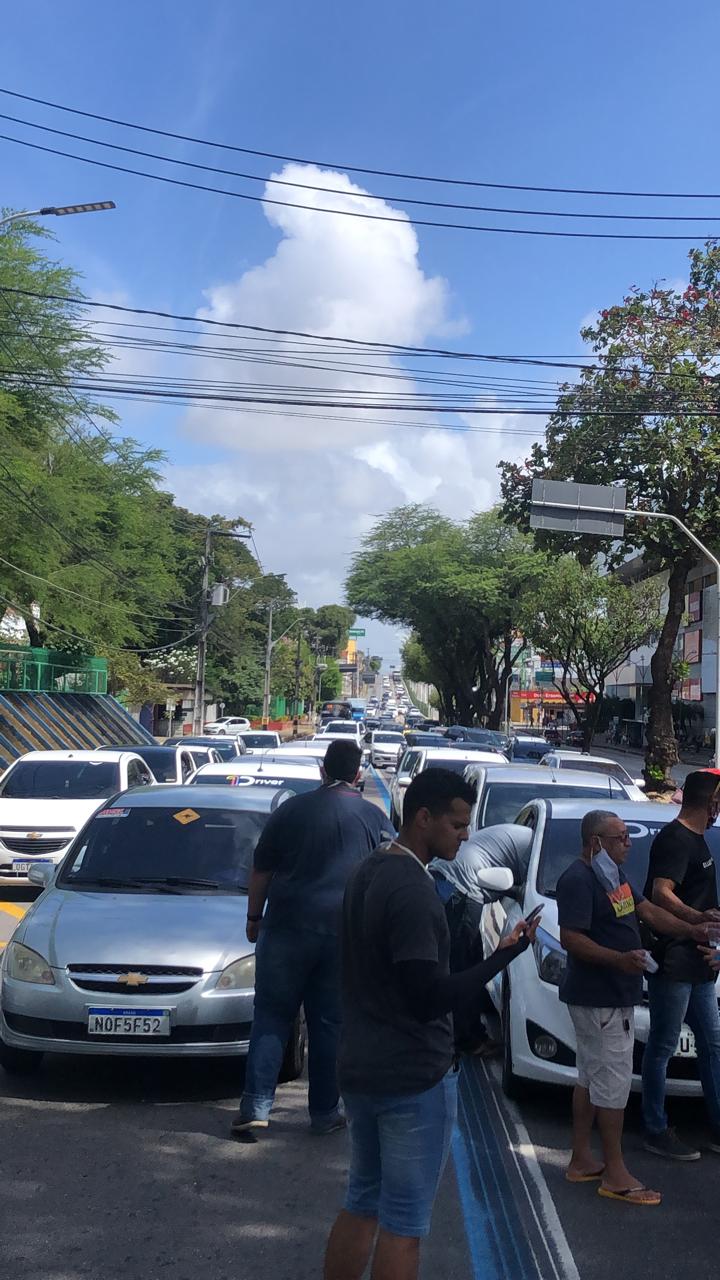 Absurdo: Motoristas de aplicativos fecham a Salgado Filho
