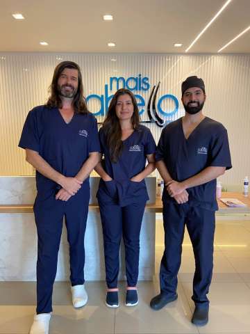 A mais cabello não só tem, como treina médicos!