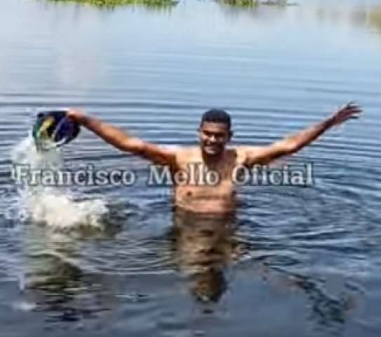 [VIDEO] Youtuber potiguar toma banho nas águas do São Francisco e mostra a gratidão pela transposição