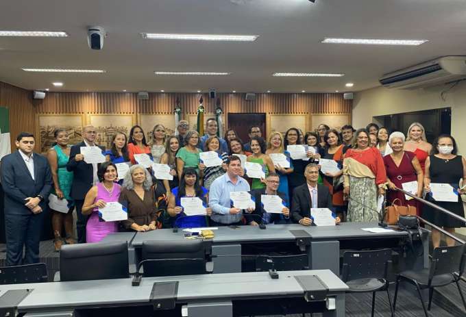Presidente da CMN Eriko Jácome presta homenagem a profissionais de enfermagem
