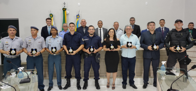 Sessão Solene homenageia os policiais civis, militares e guardas municipais de Parnamirim 