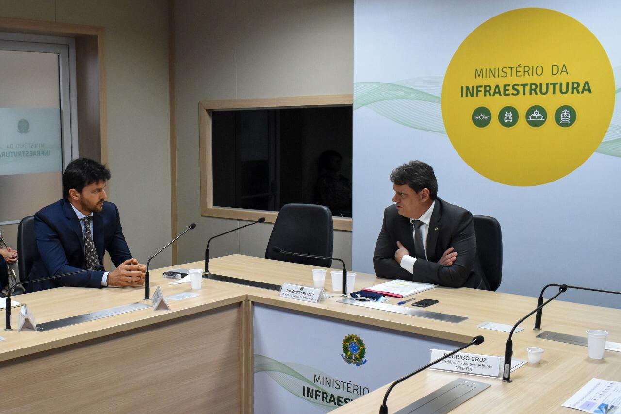 ”Aeroporto de São Gonçalo do Amarante não vai fechar”, garante ministro Tarcísio Freitas, em reunião com Fábio Faria