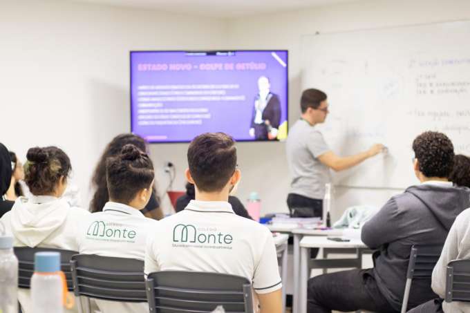 Professores comentam tema da redação do Enem e como alunos foram preparados 
