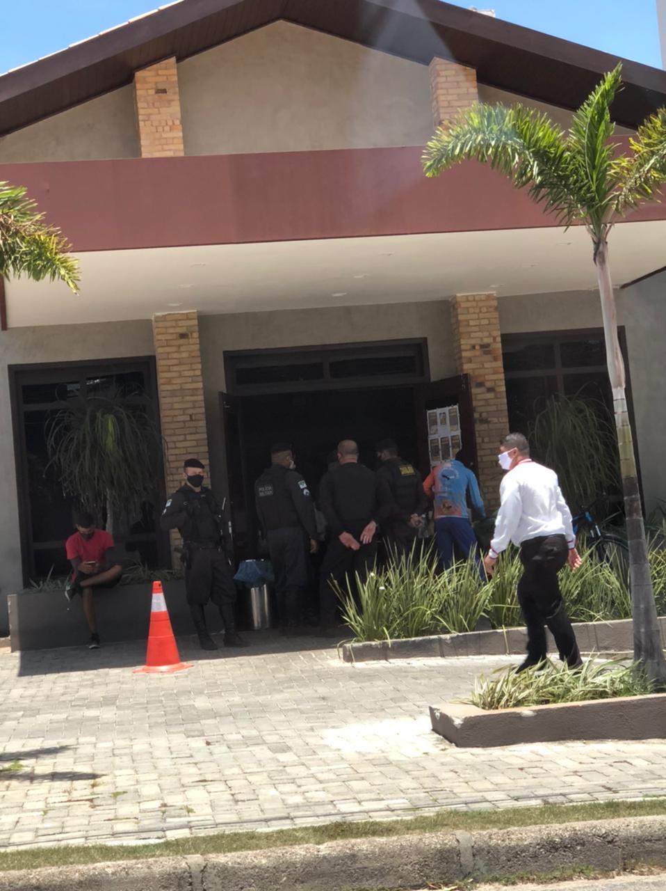 Polícia no Sal e Brasa