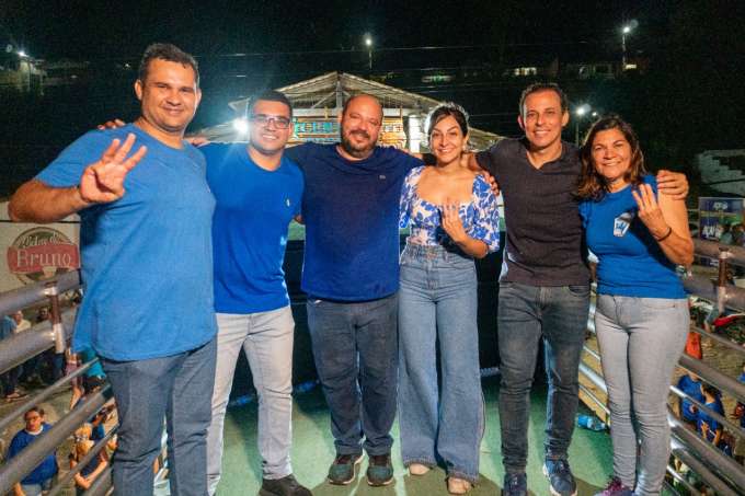 Multidão participa de arrastão em Barra do Cunhaú com de Wilsinho e Fátima do Murim
