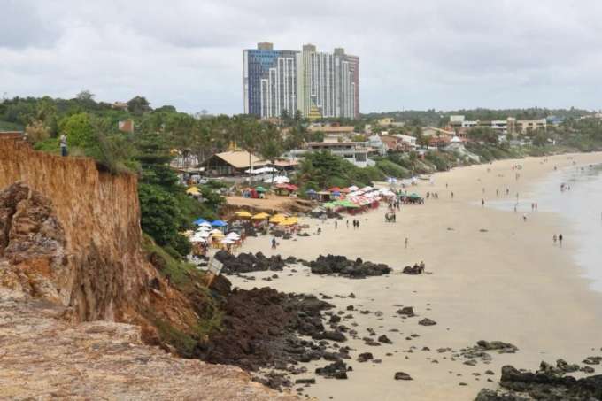 Prefeitura alerta para risco de desmoronamento nas falésias de Cotovelo