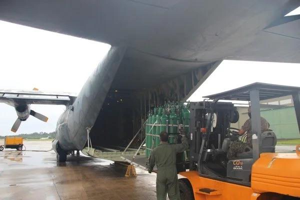 Forças Armadas enviam cilindros de oxigênio para Manaus em caráter de urgência