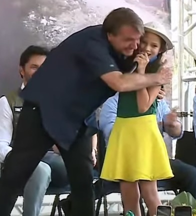 [VIDEO] Poetisa potiguar de 10 anos faz bela homenagem a Bolsonaro em Jucurutu