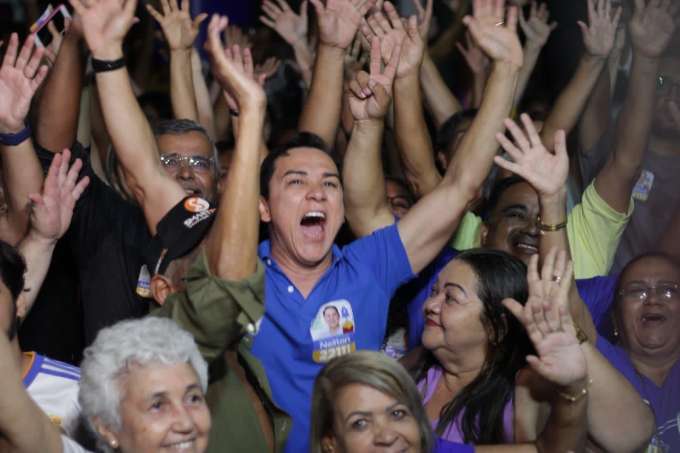 Aparecendo em todas as pesquisas, Neilton participa de movimentação em Natal