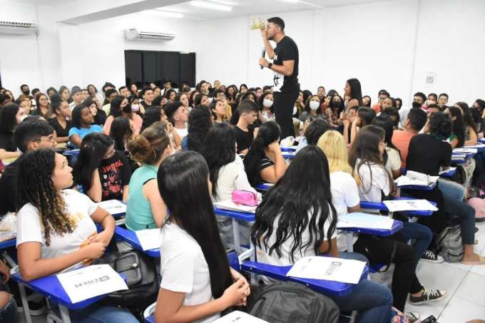 Alunos lotam auditório para mais uma edição do Se Liga ENEM