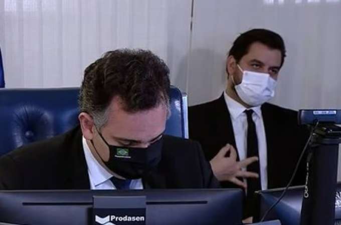 Comissão de Ética da Presidência pune ex-assessor de Bolsonaro por gesto racista