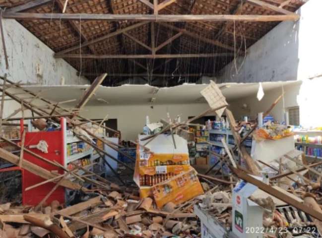 Teto de supermercado desaba e atinge três pessoas da mesma família no Seridó