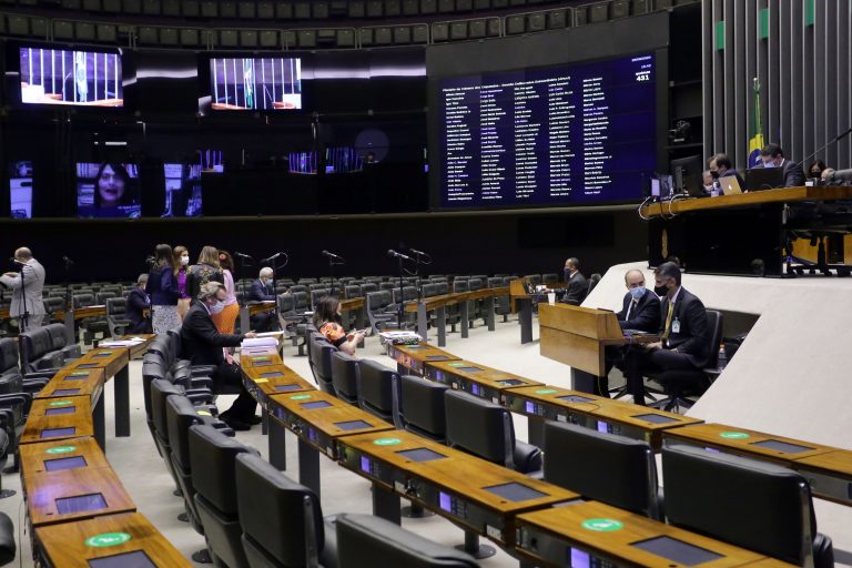 Deputados aprovam texto-base de projeto que cria TRF-6