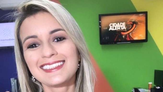 Jornalista fica 