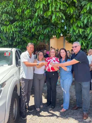 Prefeitura de Tibau do Sul entrega  veículo novo para a Secretaria de Trabalho, Habitação e Assistência Social